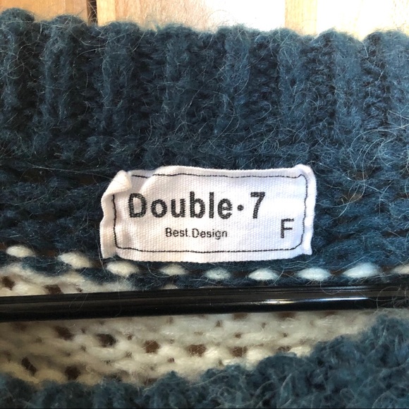 Oversized Striped Knitted Sweater - Picture 3 of 3